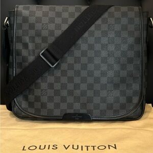 Louis Vuitton Damier Graphite Daniel MM Messenger – Unused – Made in France